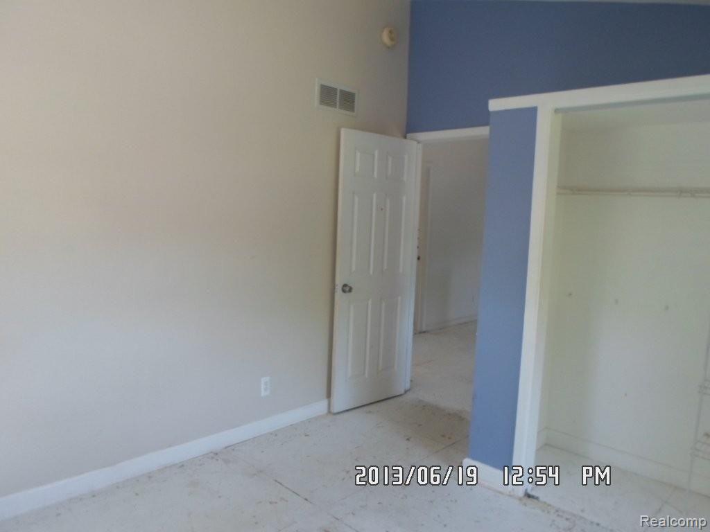 7012 Toepfer Road Warren, MI 48091 - Photo 19 of 24 SAM_1650.JPG