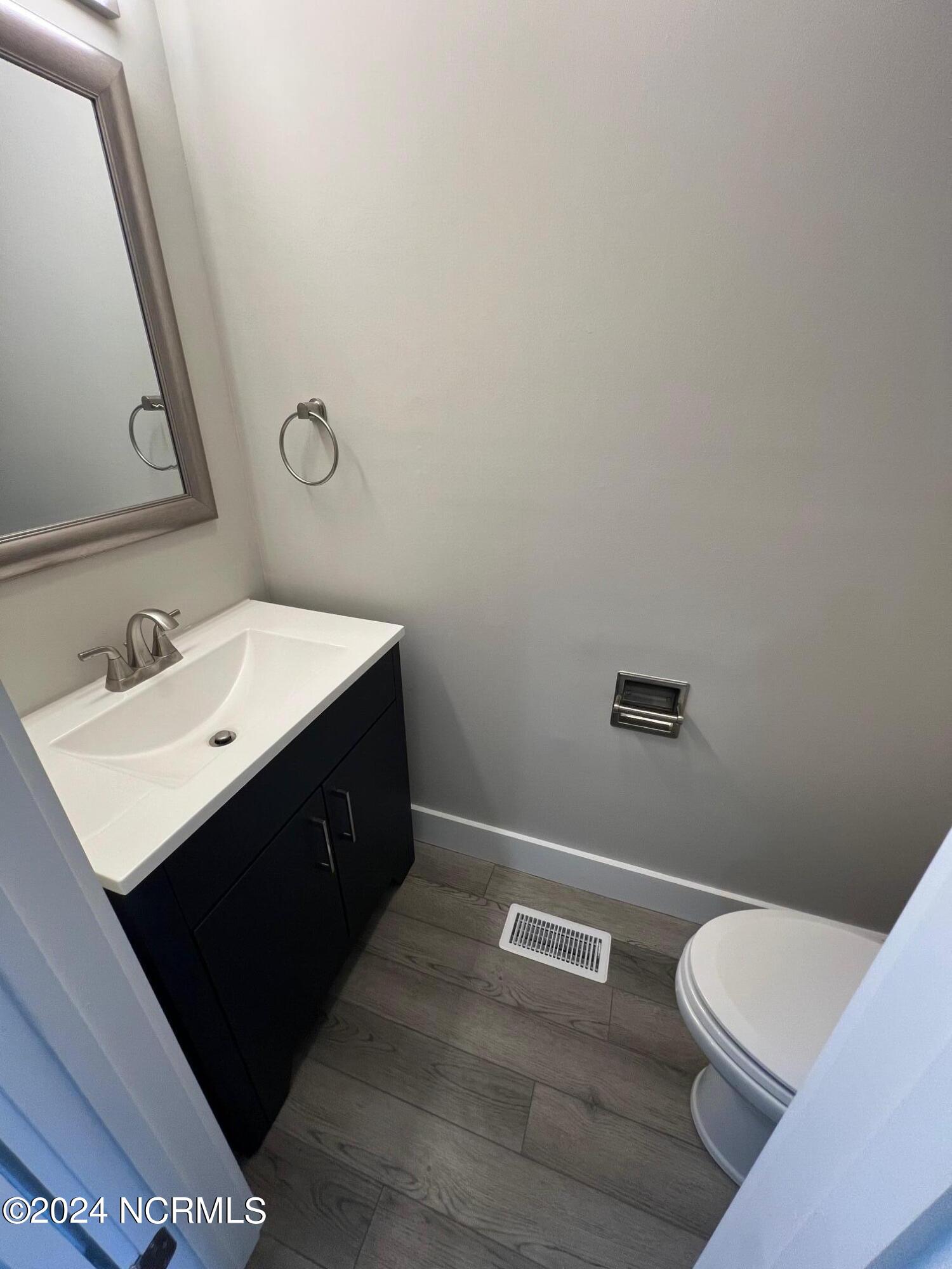 209 Bonnie Brook Road, Unit 4 Aberdeen, NC 28315 - Photo 11 of 12 unit 4 hall bath
