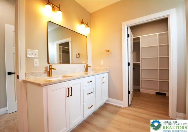 $799,499 | 4740 Hillcrest Lane, Whitehall, PA 18052