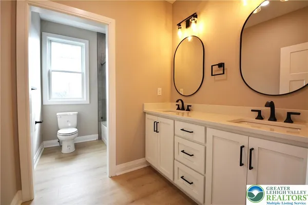 $799,499 | 4740 Hillcrest Lane, Whitehall, PA 18052