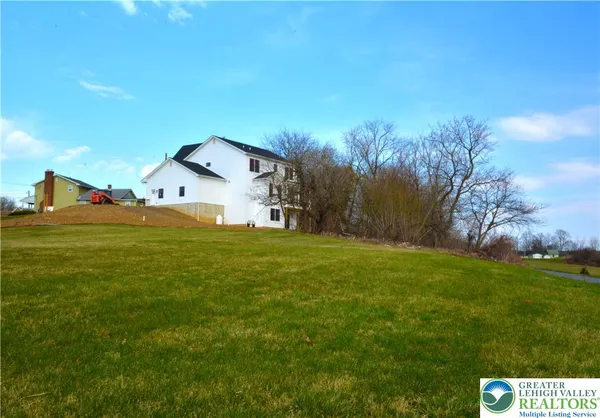 $799,499 | 4740 Hillcrest Lane, Whitehall, PA 18052