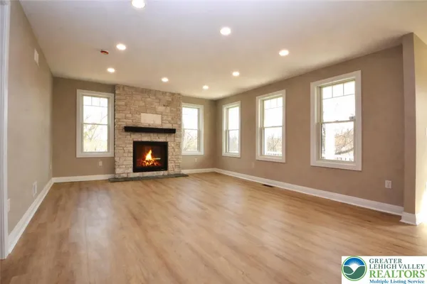 $799,499 | 4740 Hillcrest Lane, Whitehall, PA 18052