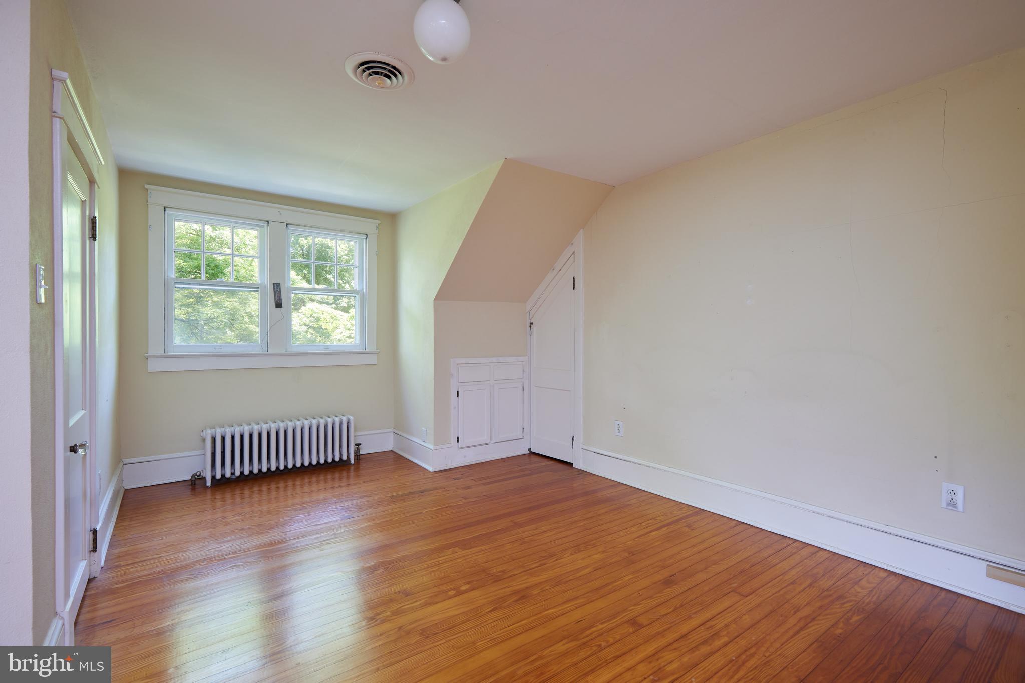 22500 Old Hundred Road Barnesville, MD 20838 - Photo 21 of 60 an empty room with wooden floor and windows