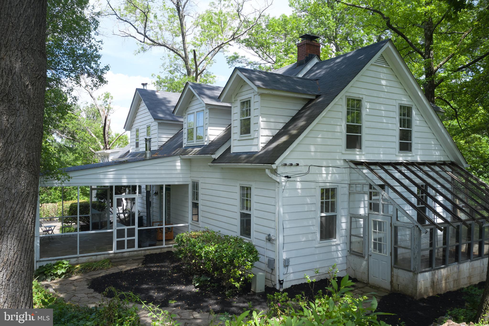22500 Old Hundred Road Barnesville, MD 20838 - Photo 5 of 60 a backyard of a house