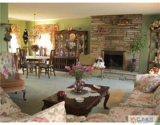 153 Oxford Road Colonia, NJ 07067 - Photo 3 of 13