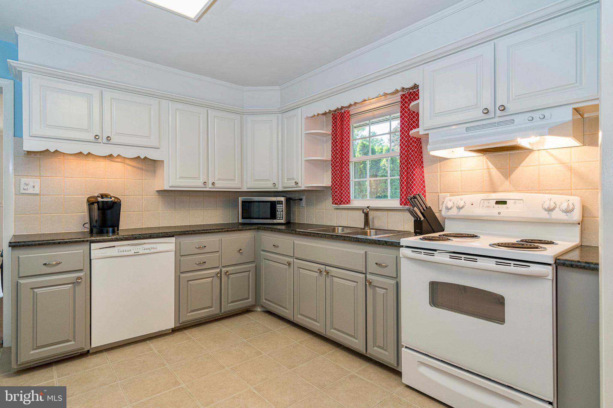1559 Zarker Road Lancaster, PA 17601 - Photo 9 of 37 Spacious Kitchen