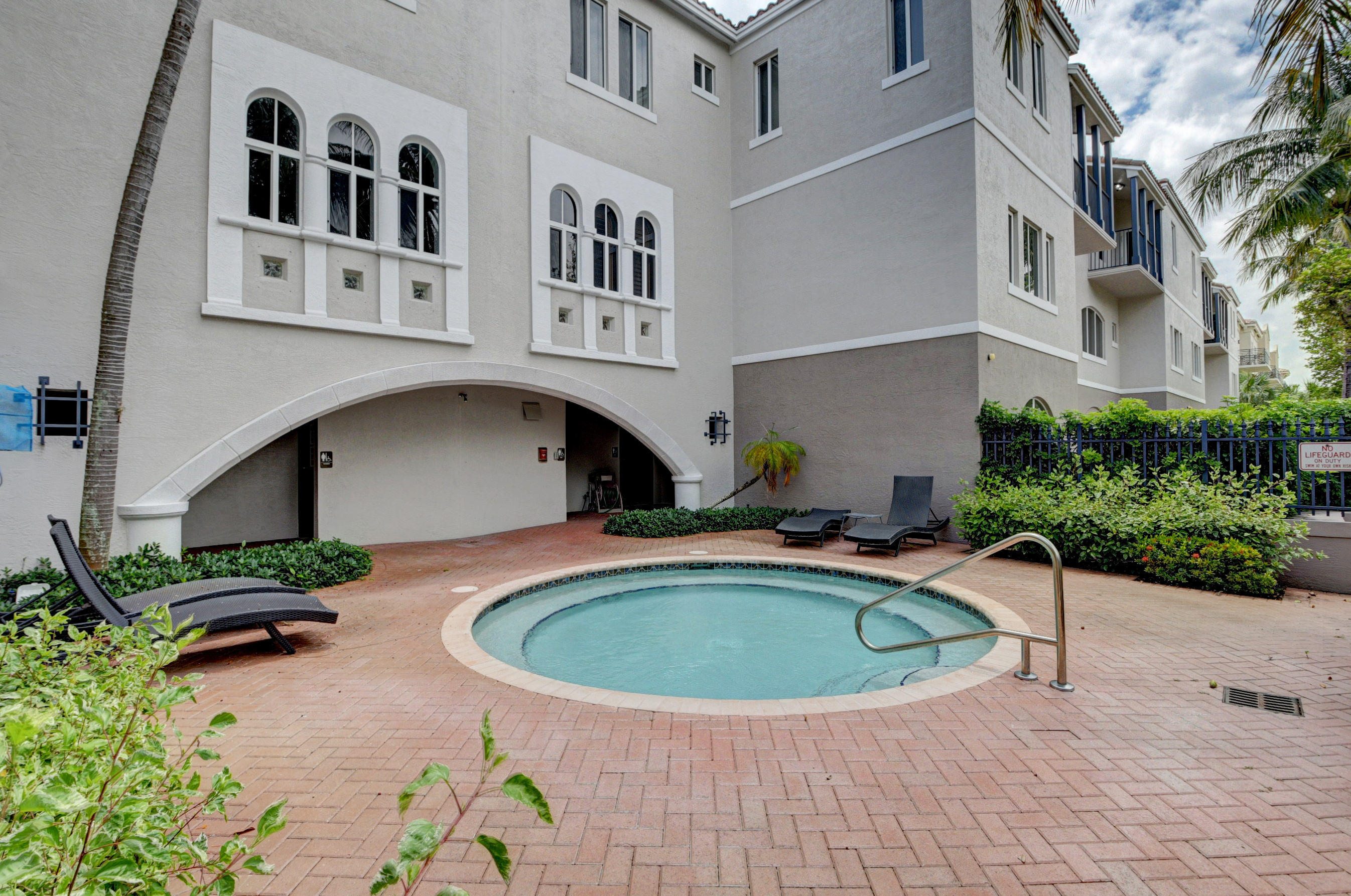 492 East Boca Raton Road Boca Raton, FL 33432 - Photo 36 of 44 Spa/Community
