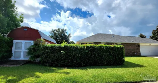 $2,000 | 876 Miramar Drive, Pensacola, FL 32506