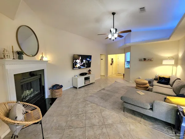 $2,000 | 876 Miramar Drive, Pensacola, FL 32506