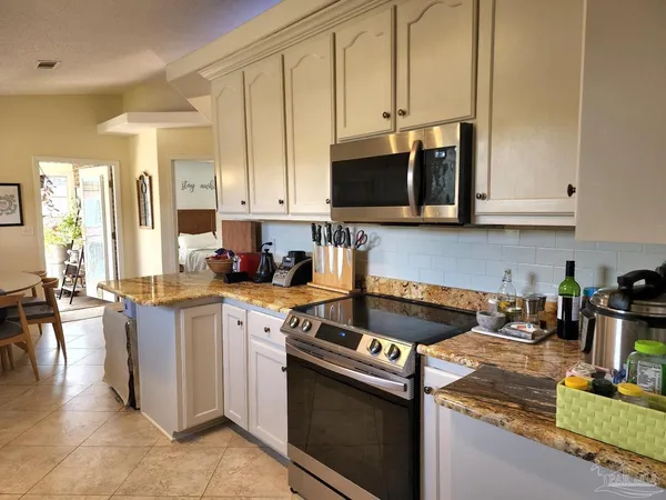 $2,000 | 876 Miramar Drive, Pensacola, FL 32506