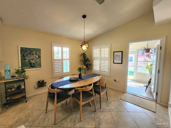 $2,000 | 876 Miramar Drive, Pensacola, FL 32506