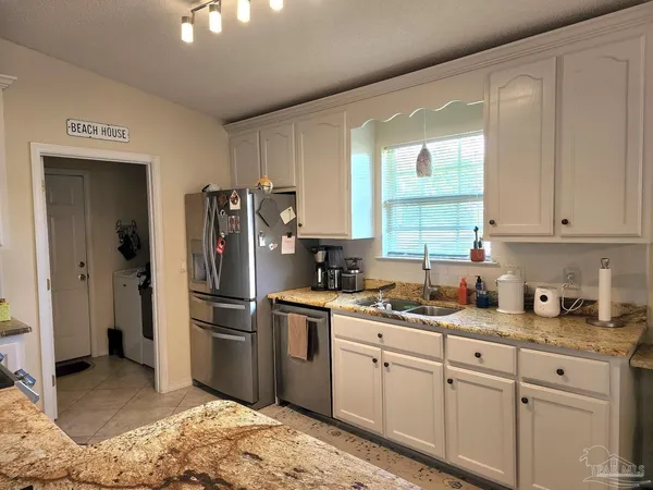 $2,000 | 876 Miramar Drive, Pensacola, FL 32506