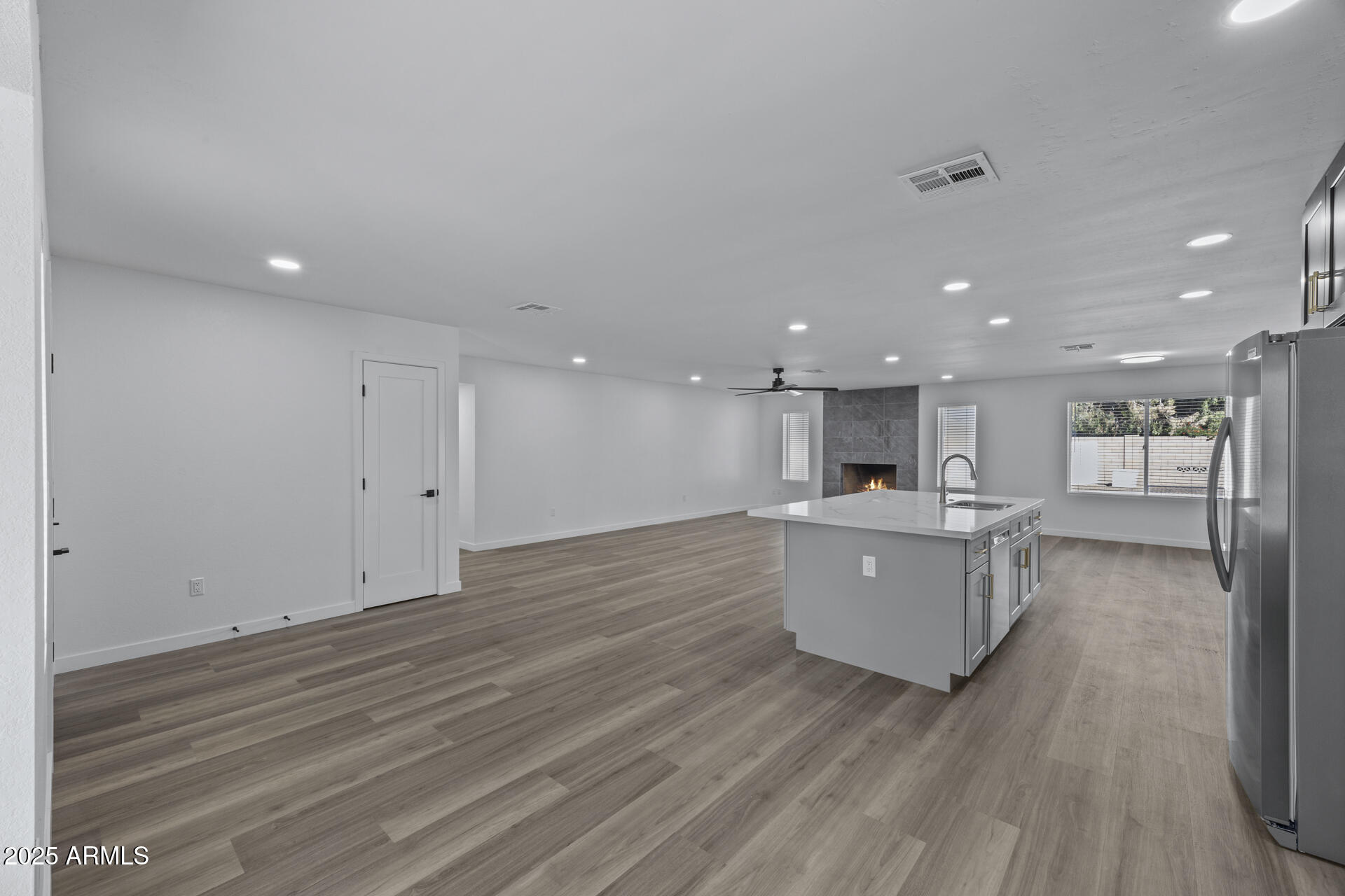 108 East Angela Drive Phoenix, AZ 85022 - Photo 13 of 33 1-17