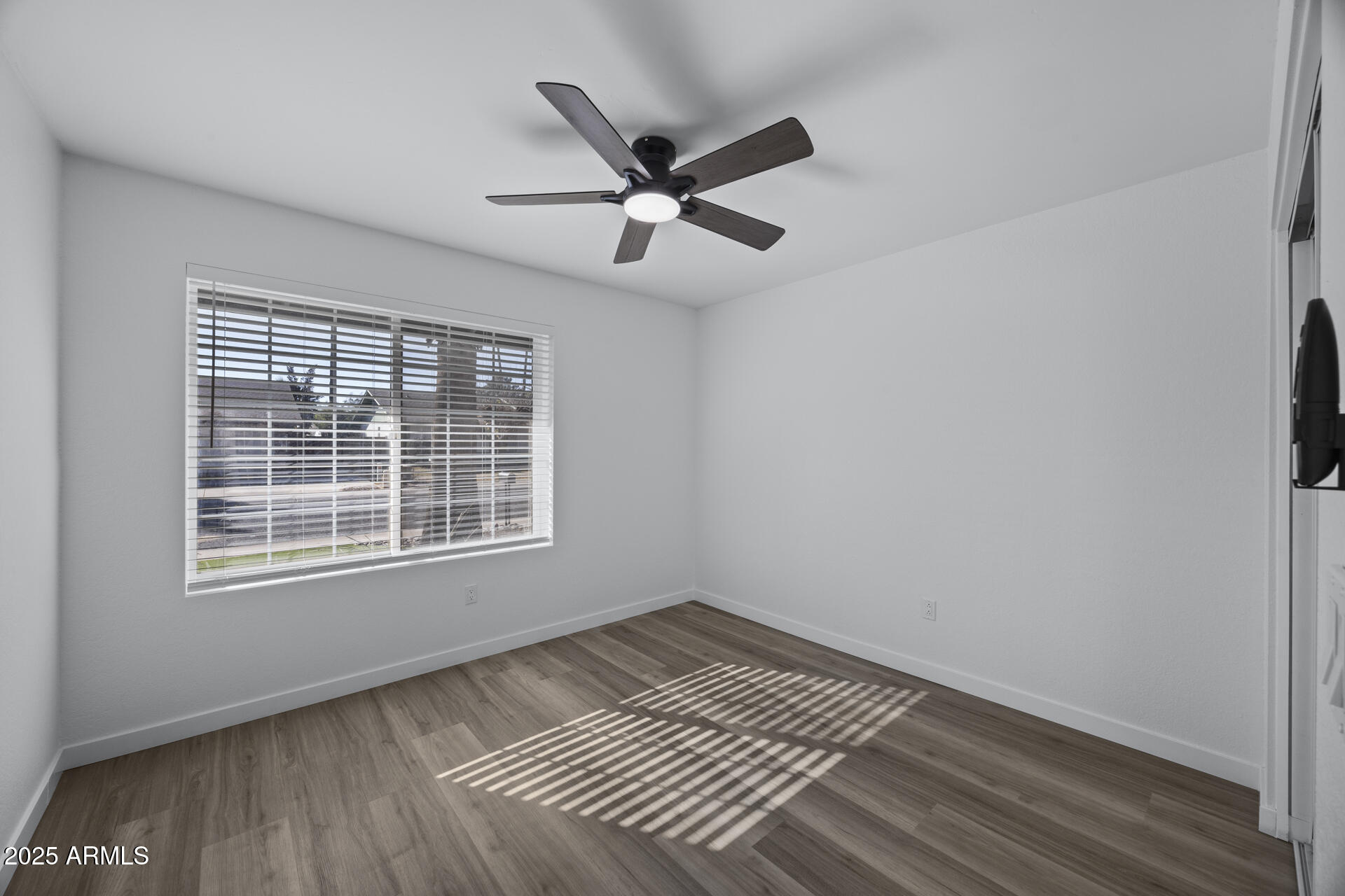 108 East Angela Drive Phoenix, AZ 85022 - Photo 25 of 33 1-24