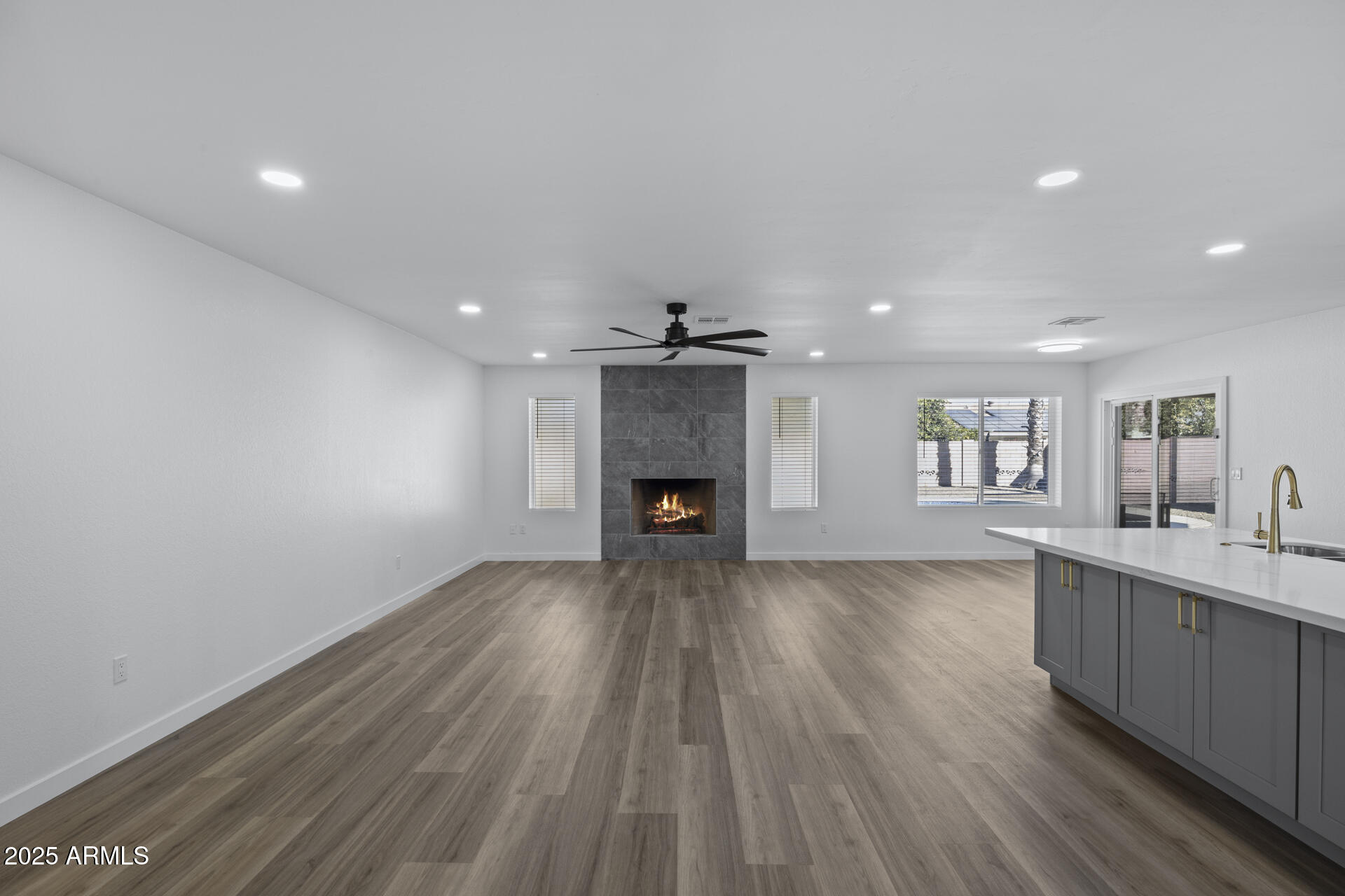 108 East Angela Drive Phoenix, AZ 85022 - Photo 4 of 33 1-6