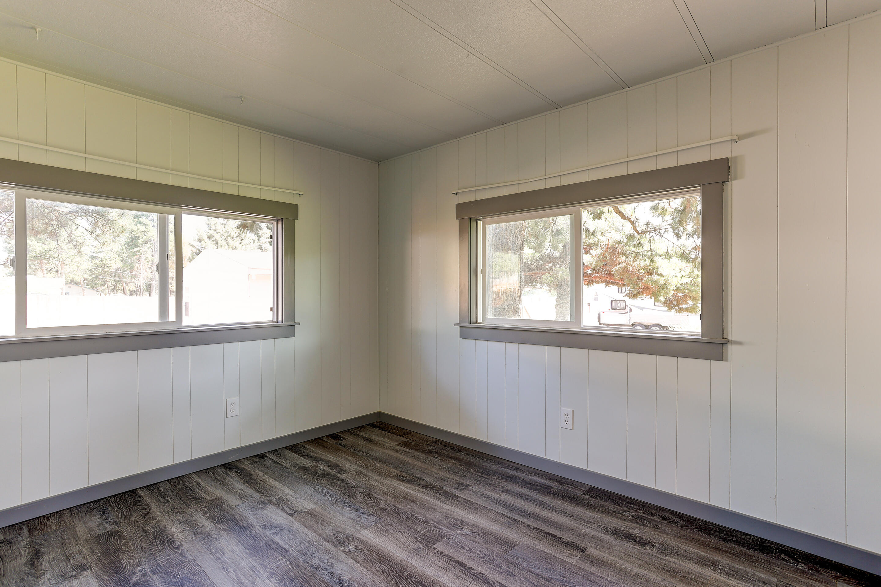 19239 Shoshone Road Bend, OR 97702 - Photo 35 of 39 Guest Bedroom Main Home