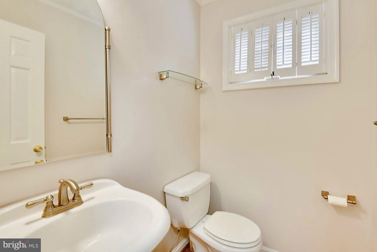 1209 Colonial Road McLean, VA 22101 - Photo 12 of 24 Interior (General)