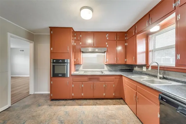 $1,495 | 1814 West College Street, Sherman, TX 75092