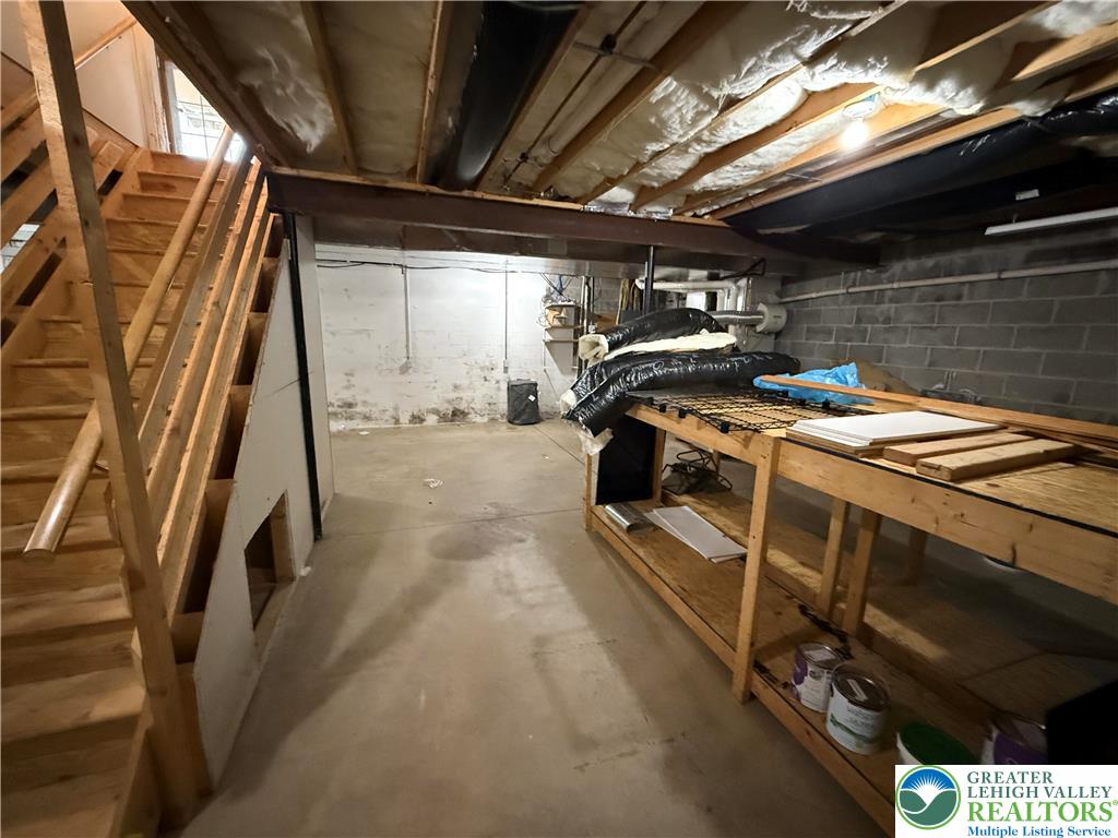 114 Kestrel Road Mountain Top, PA 18707 - Photo 39 of 45 a utility room with dryer and washer