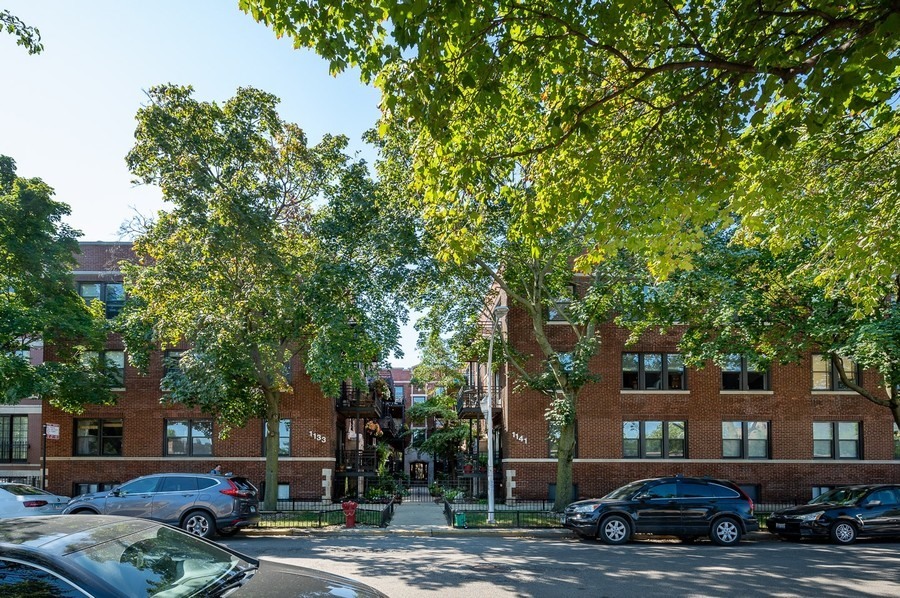 1133 West Grace Street, Unit 1S Chicago, IL 60613 - Photo 2 of 12