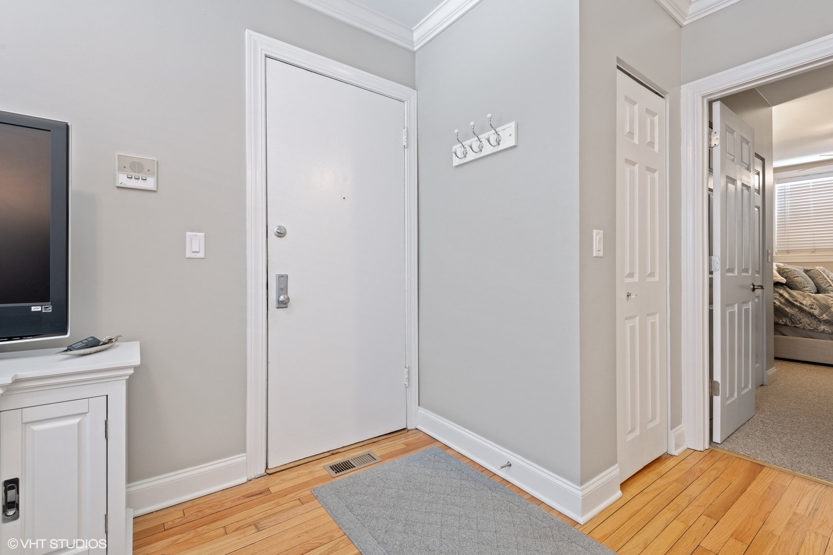 1133 West Grace Street, Unit 1S Chicago, IL 60613 - Photo 3 of 12