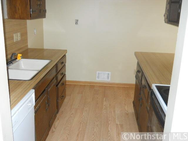 14421 Scenic Heights Road Eden Prairie, MN 55347 - Photo 8 of 12 Gallery Image 8