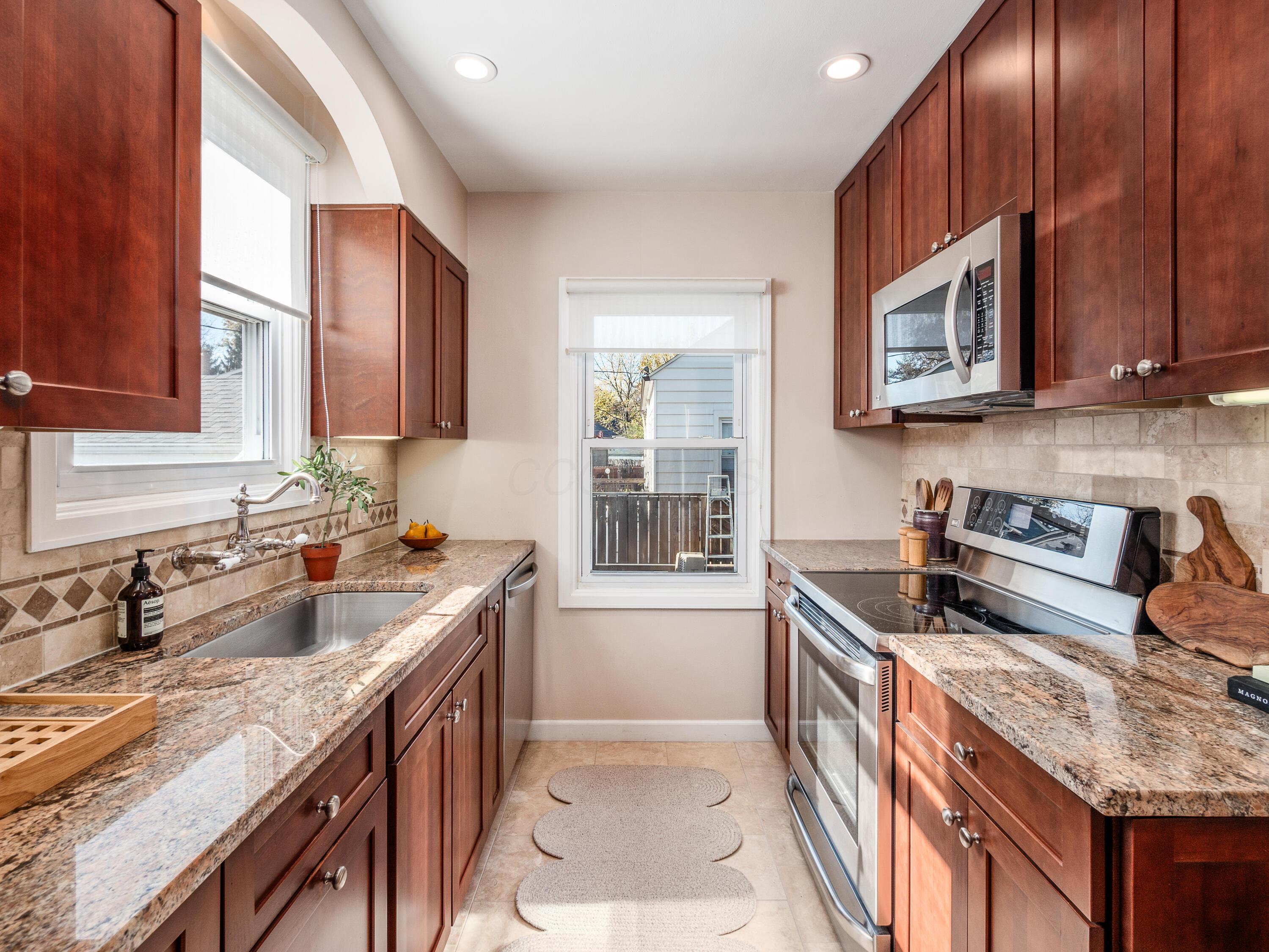 529 Crestview Road Columbus, OH 43202 - Photo 13 of 35 Offering plenty of gorgeous cabinetry...