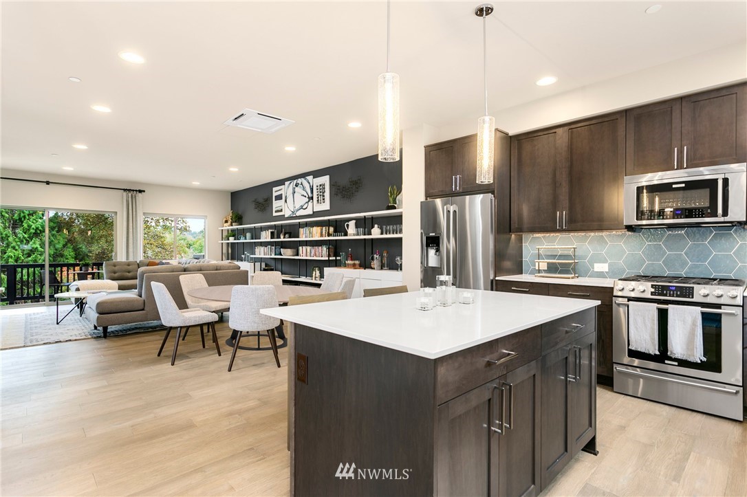 1920 Riva Lane Northwest Issaquah, WA 98027 - Photo 2 of 27 Gallery Image 2
