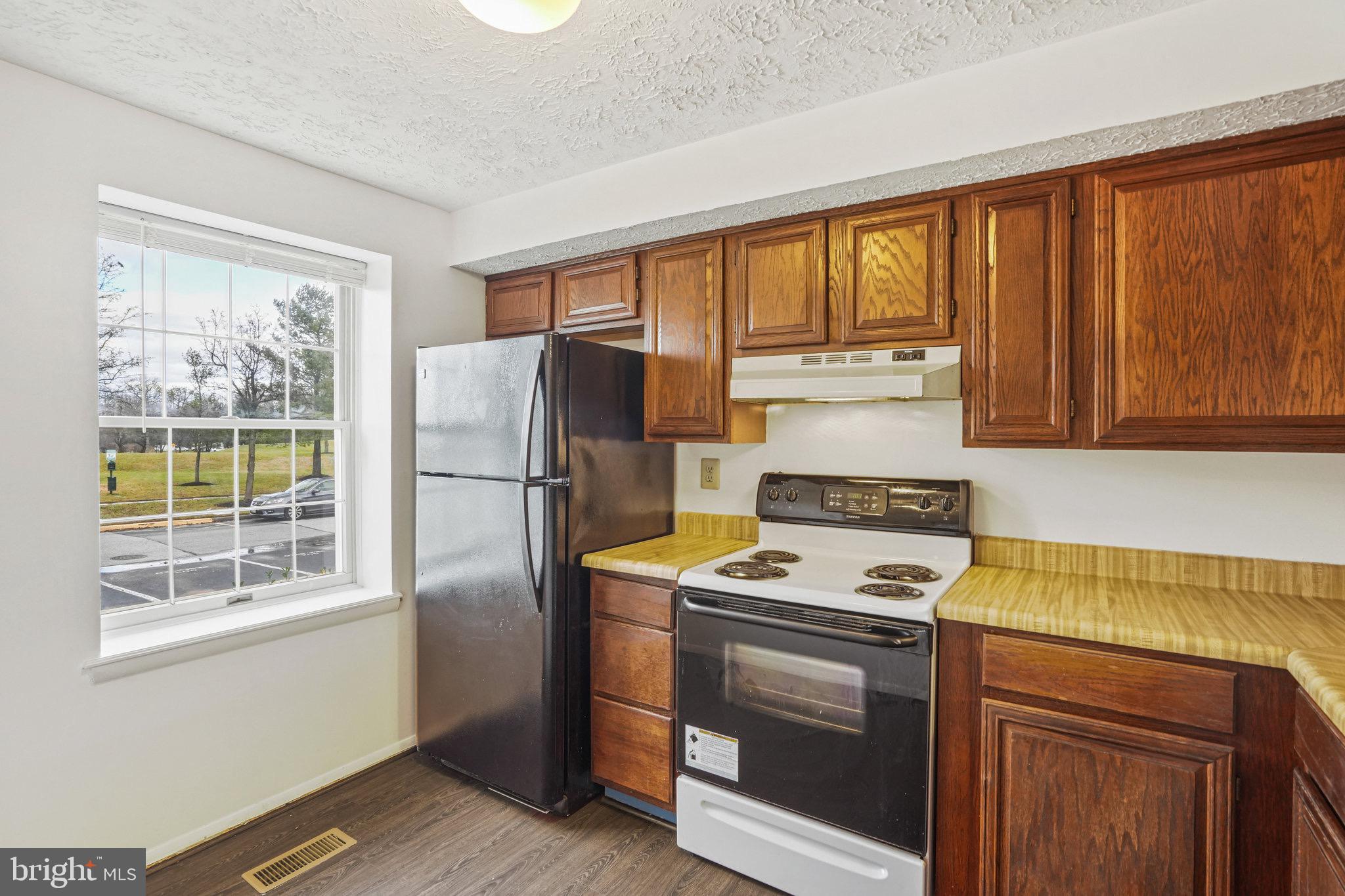 3525 Laurel View Court Laurel, MD 20724 - Photo 4 of 19 Kitchen