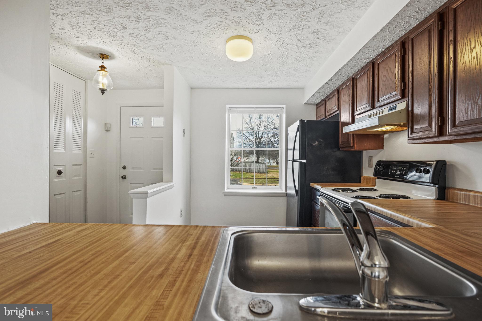 3525 Laurel View Court Laurel, MD 20724 - Photo 5 of 19 Kitchen