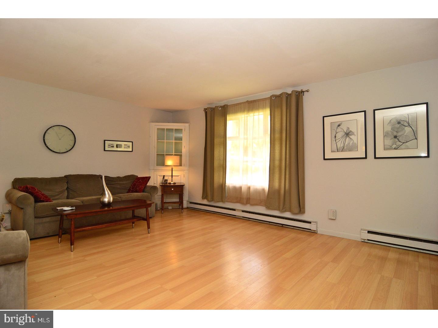 3540 Orchard Street Reading, PA 19606 - Photo 2 of 23 Living Room