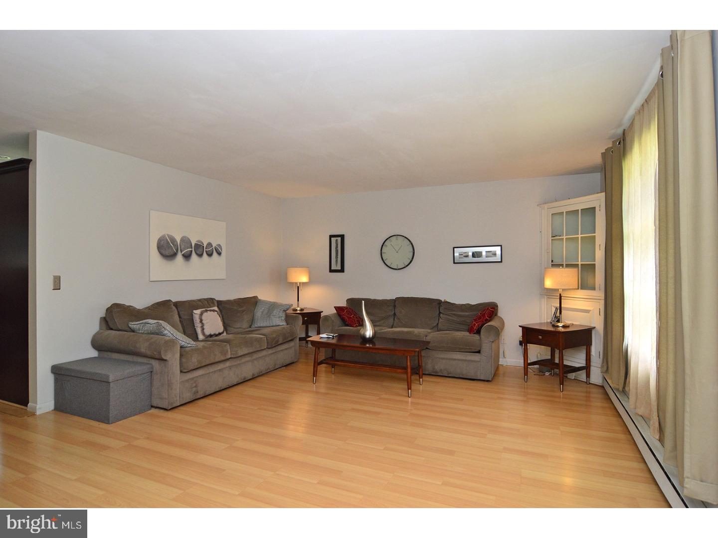 3540 Orchard Street Reading, PA 19606 - Photo 3 of 23 Living Room