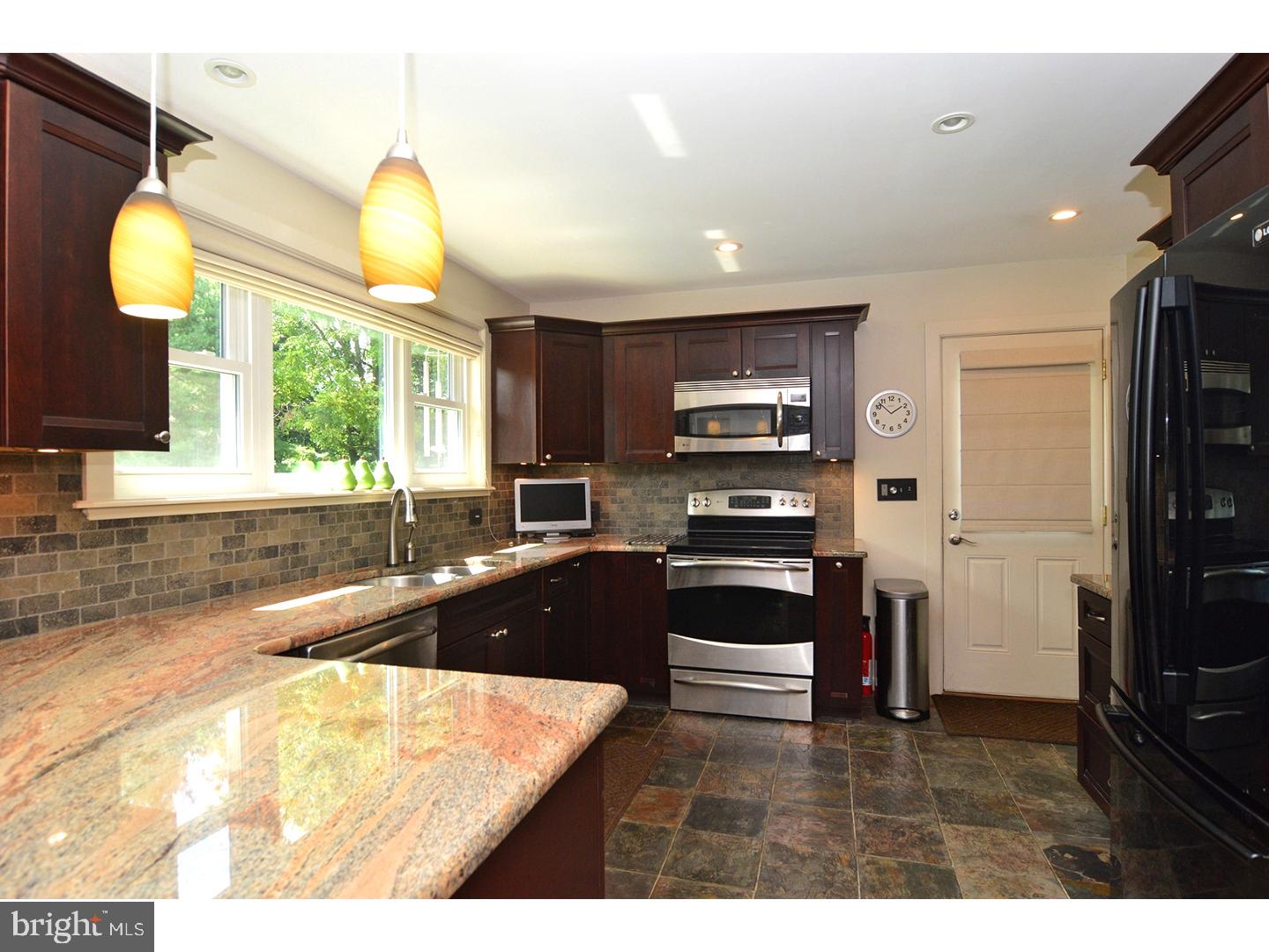 3540 Orchard Street Reading, PA 19606 - Photo 4 of 23 Kitchen