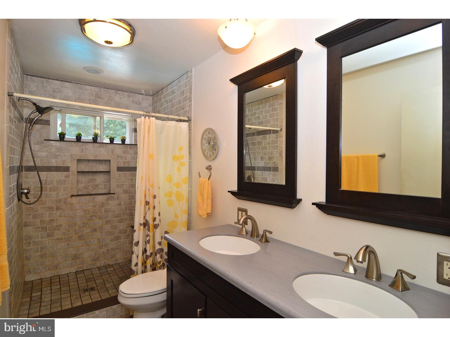 3540 Orchard Street Reading, PA 19606 - Photo 9 of 23 Bathroom