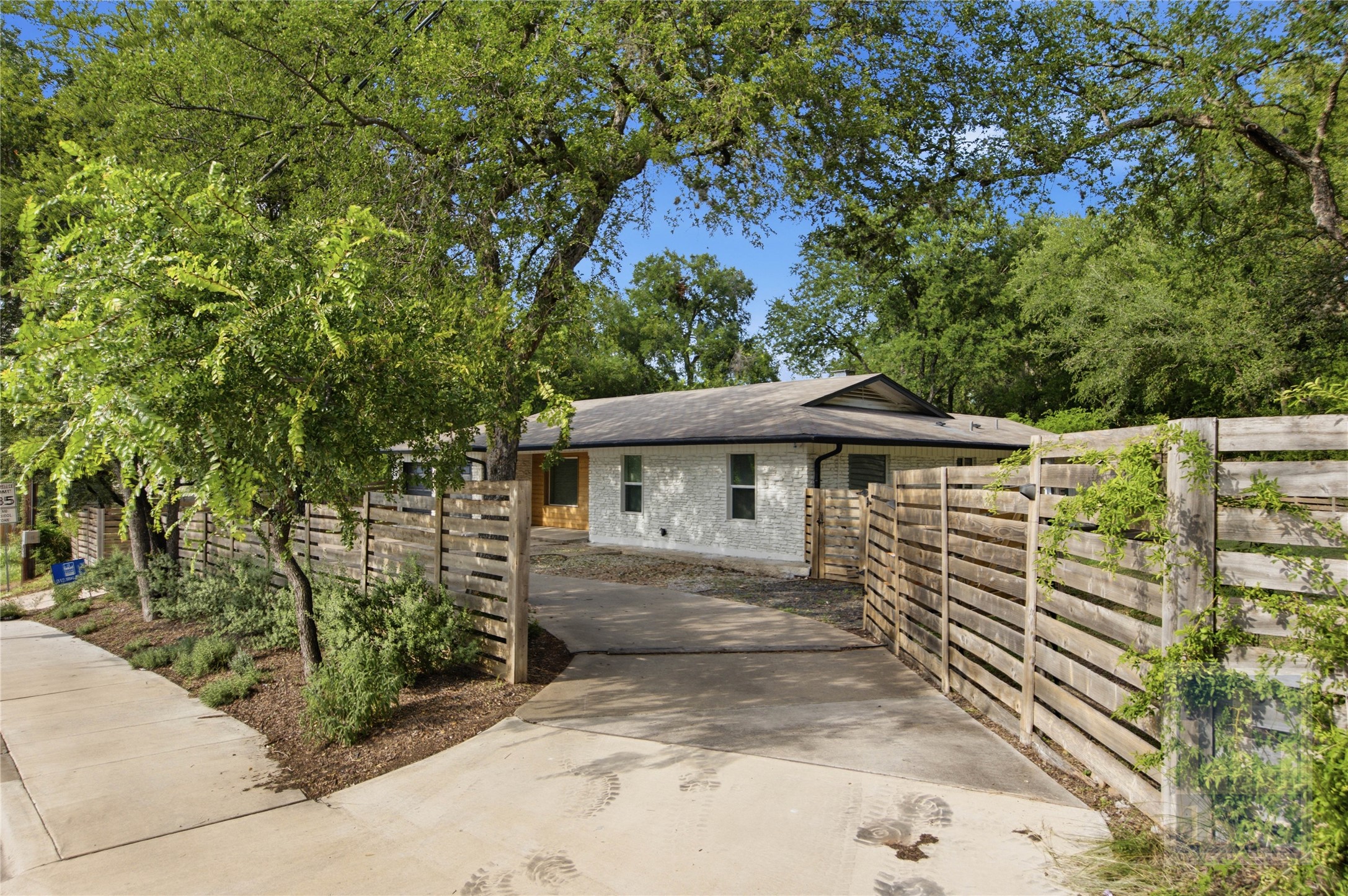 2703 Burleson Road Austin, TX 78741 - Photo 1 of 34