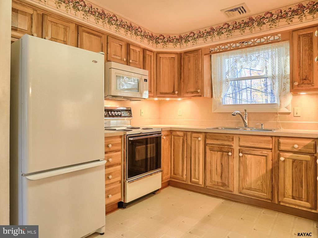 2136 Eden Road York, PA 17406 - Photo 12 of 36 Gallery Image 12