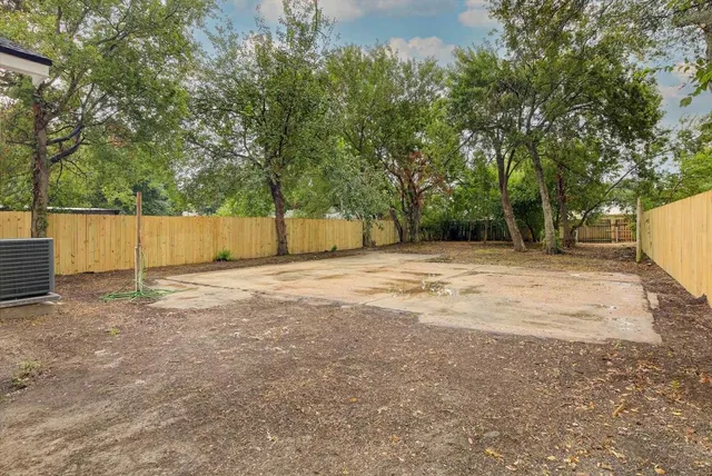 $1,900 | 2805 2nd Avenue North, Texas City, TX 77590