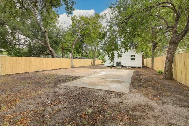 $1,900 | 2805 2nd Avenue North, Texas City, TX 77590