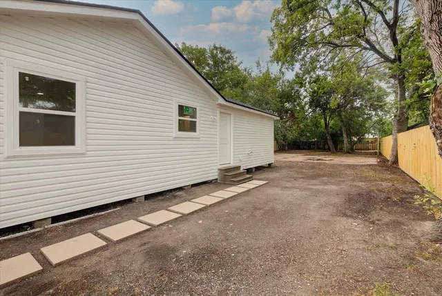 $1,900 | 2805 2nd Avenue North, Texas City, TX 77590