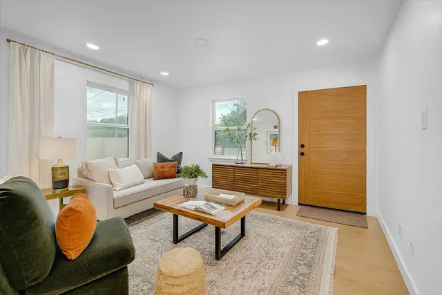 $1,900 | 2805 2nd Avenue North, Texas City, TX 77590