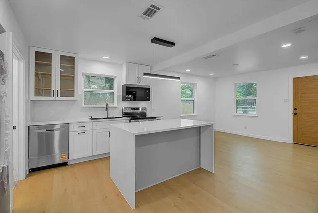 $1,900 | 2805 2nd Avenue North, Texas City, TX 77590