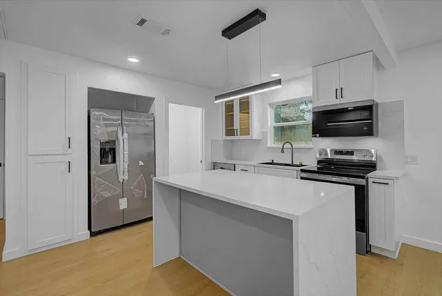 $1,900 | 2805 2nd Avenue North, Texas City, TX 77590