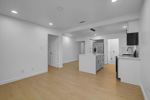 $1,900 | 2805 2nd Avenue North, Texas City, TX 77590