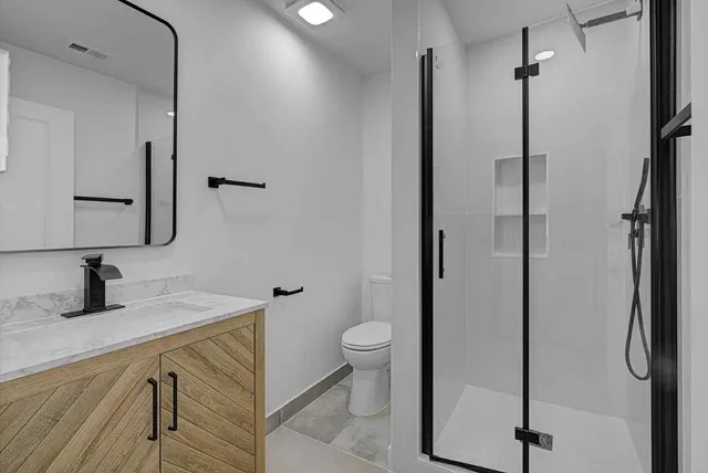 $1,900 | 2805 2nd Avenue North, Texas City, TX 77590