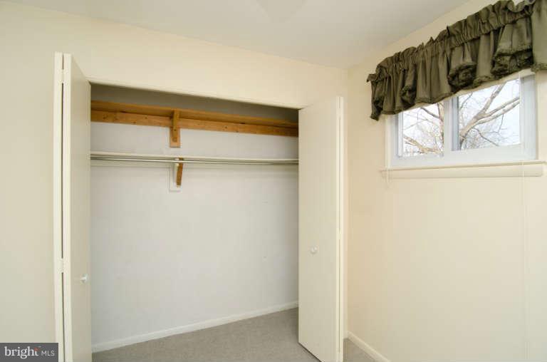 7729 Notley Road Pasadena, MD 21122 - Photo 13 of 19 Interior (General)