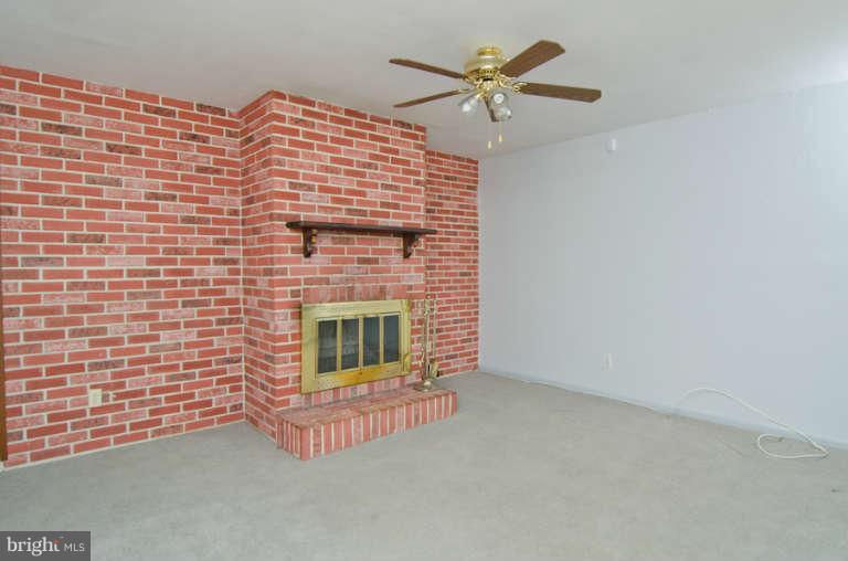 7729 Notley Road Pasadena, MD 21122 - Photo 6 of 19 Living Room