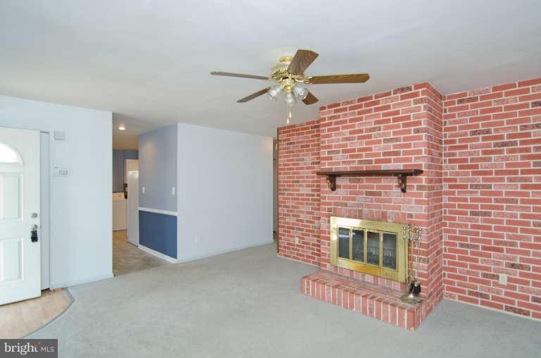 7729 Notley Road Pasadena, MD 21122 - Photo 7 of 19 Living Room