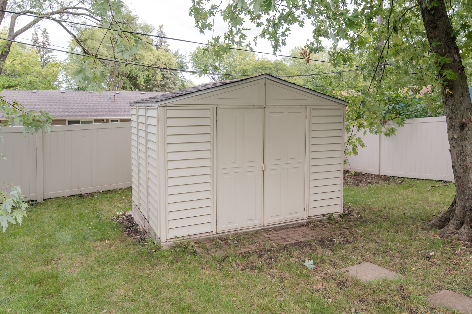 734 Surrey Drive Streamwood, IL 60107 - Photo 35 of 36 a backyard of a house
