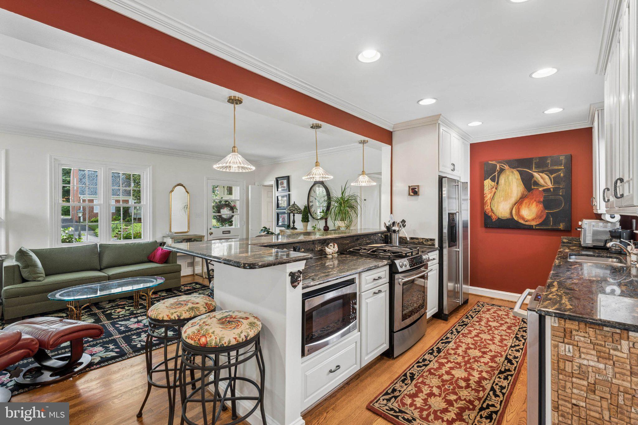 627 Yarmouth Road Baltimore, MD 21286 - Photo 12 of 59 Charming kitchen with vibrant accents.