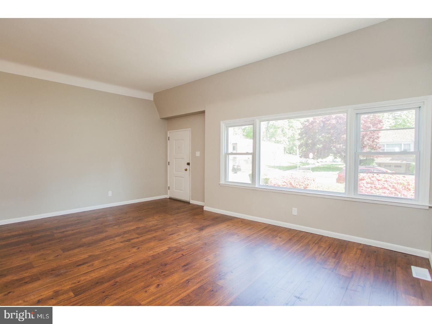 176 Juniper Road Havertown, PA 19083 - Photo 4 of 26 Living Room